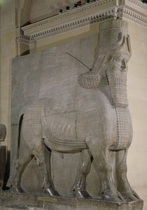 Touro voado da fachada do palácio do rei Sargão II em Khorsabad, Iraque (gipsita)